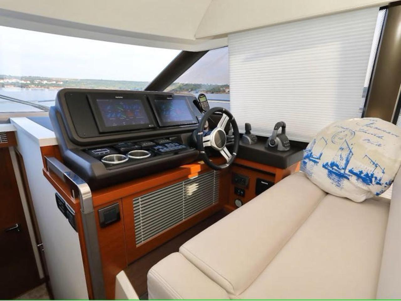 Najam Prestige 520 Flybridge - 3 + 1 cab. "Medusa" u destinaciji Split | Nautilus - Slika 4