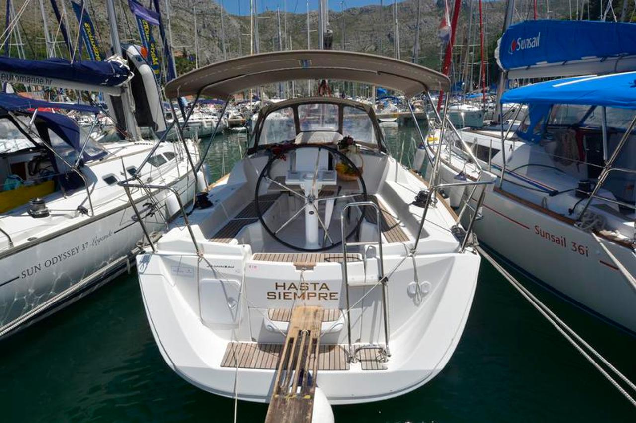 Najam Sun Odyssey 33i - 2 cab. "Hasta Siempre" u destinaciji Dubrovnik | Nautilus - Slika 3