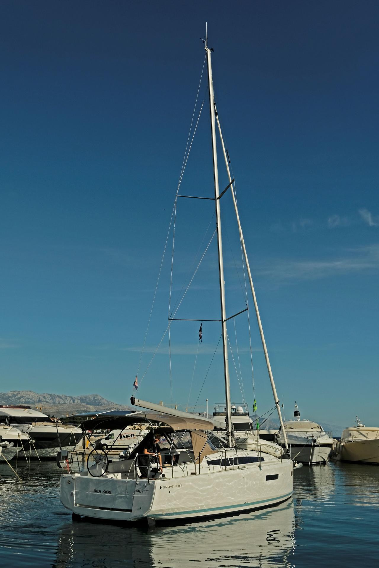 Najam Sun Odyssey 380 - 3 cab. "Sea Kiss" u destinaciji Split | Nautilus - Slika 4