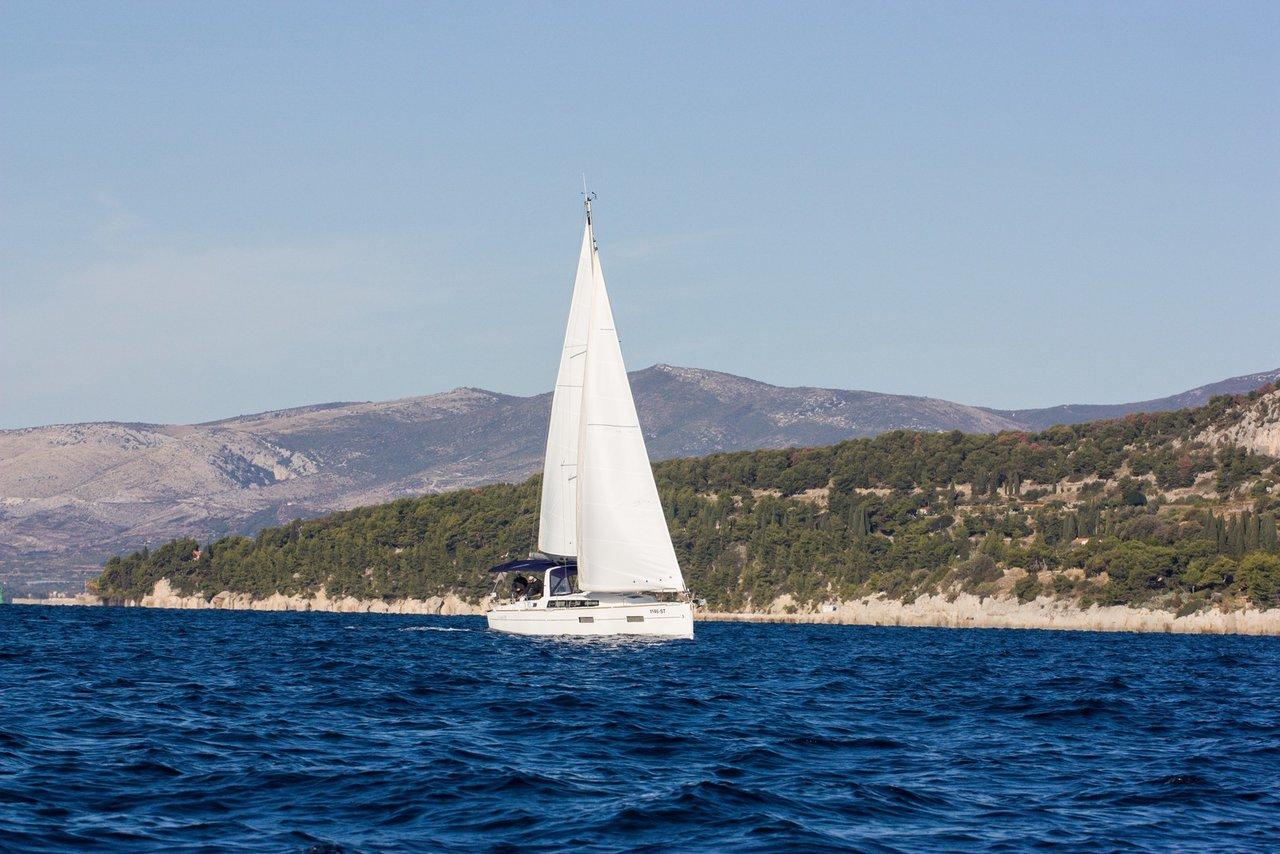 Najam Oceanis 38 - 3 cab. "Arsen" u destinaciji Split | Nautilus - Slika 3