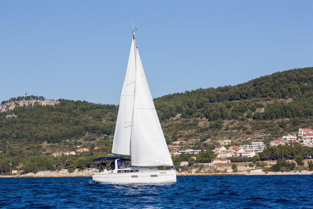 Najam Oceanis 38 - 3 cab. "Arsen" u destinaciji Split | Nautilus - Slika 4