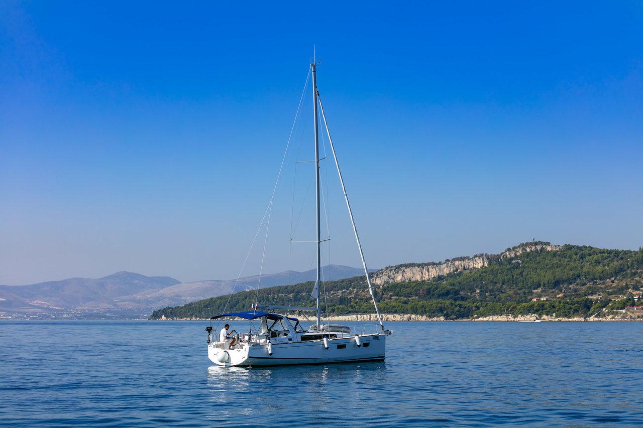 Charter Oceanis 38.1 "Anima Maris III" in Split | Nautilus - Slika 4