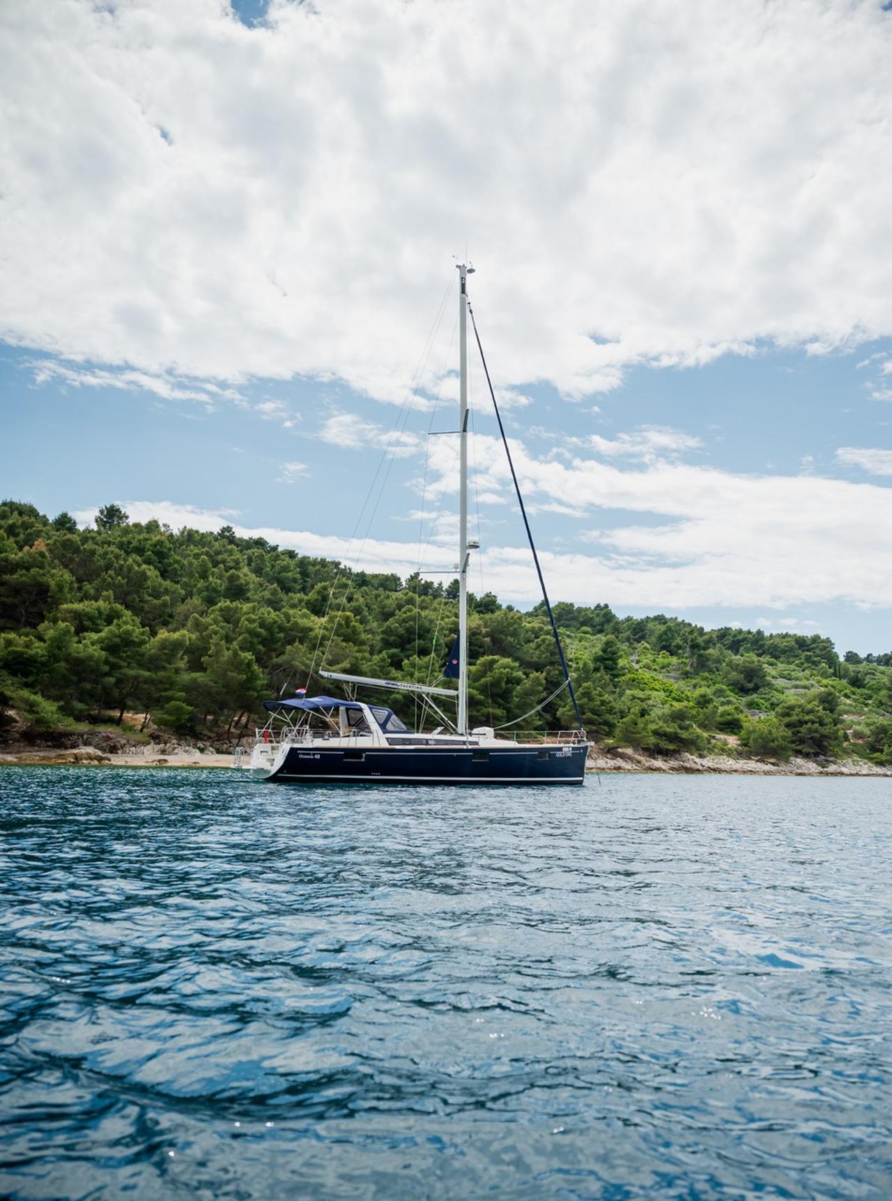 Charter Oceanis 48 - 4 cab. "Gold One " in Split | Nautilus - Slika 4