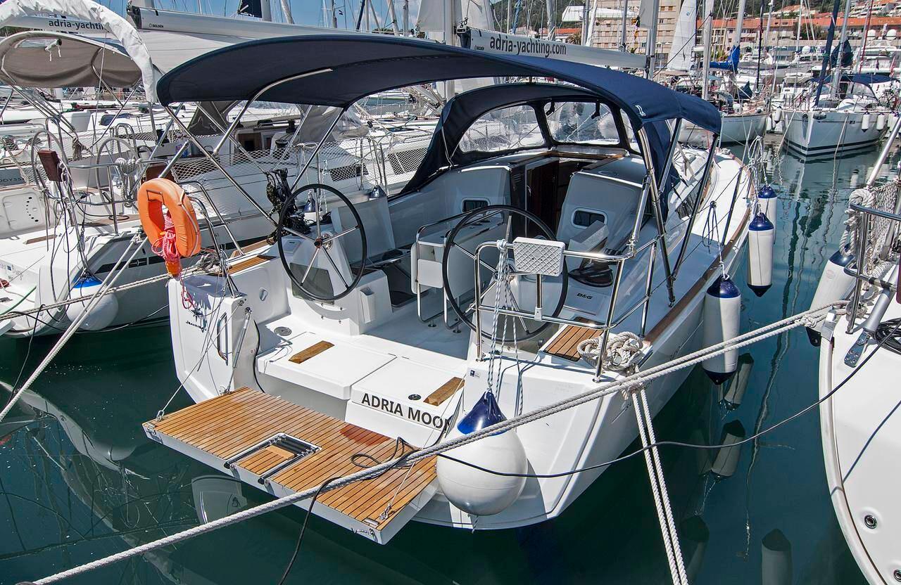 Najam Sun Odyssey 349 - 3 cab. "Adria Moon" u destinaciji Split | Nautilus - Slika 3