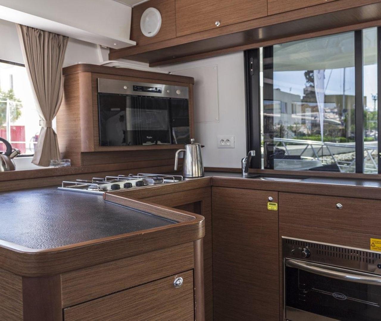 Charter Lagoon 42 - 4 + 2 cab. "Orlan" in Trogir | Nautilus - Slika 3