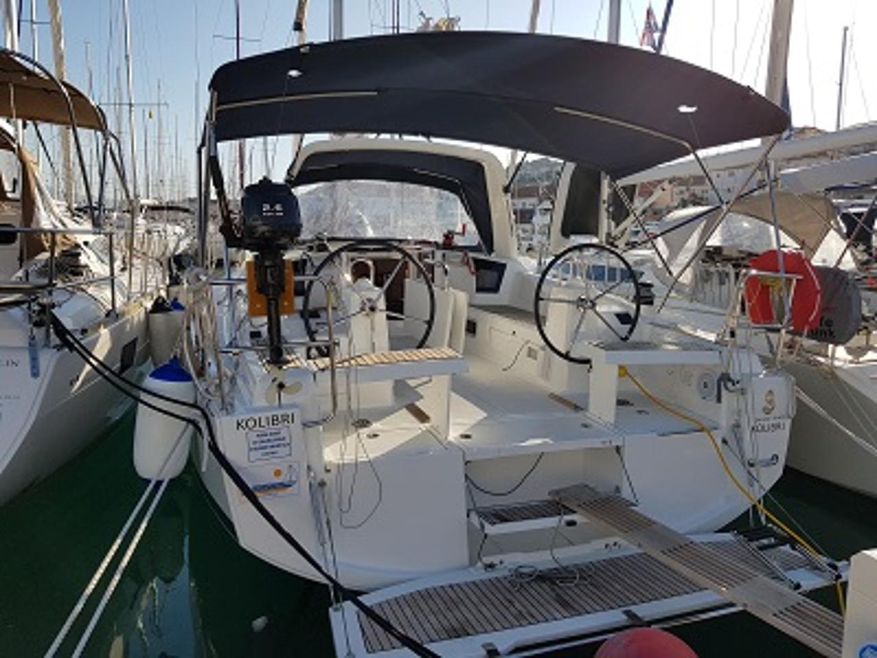 Najam Oceanis 35.1 "Kolibri" u destinaciji Trogir | Nautilus - Slika 3