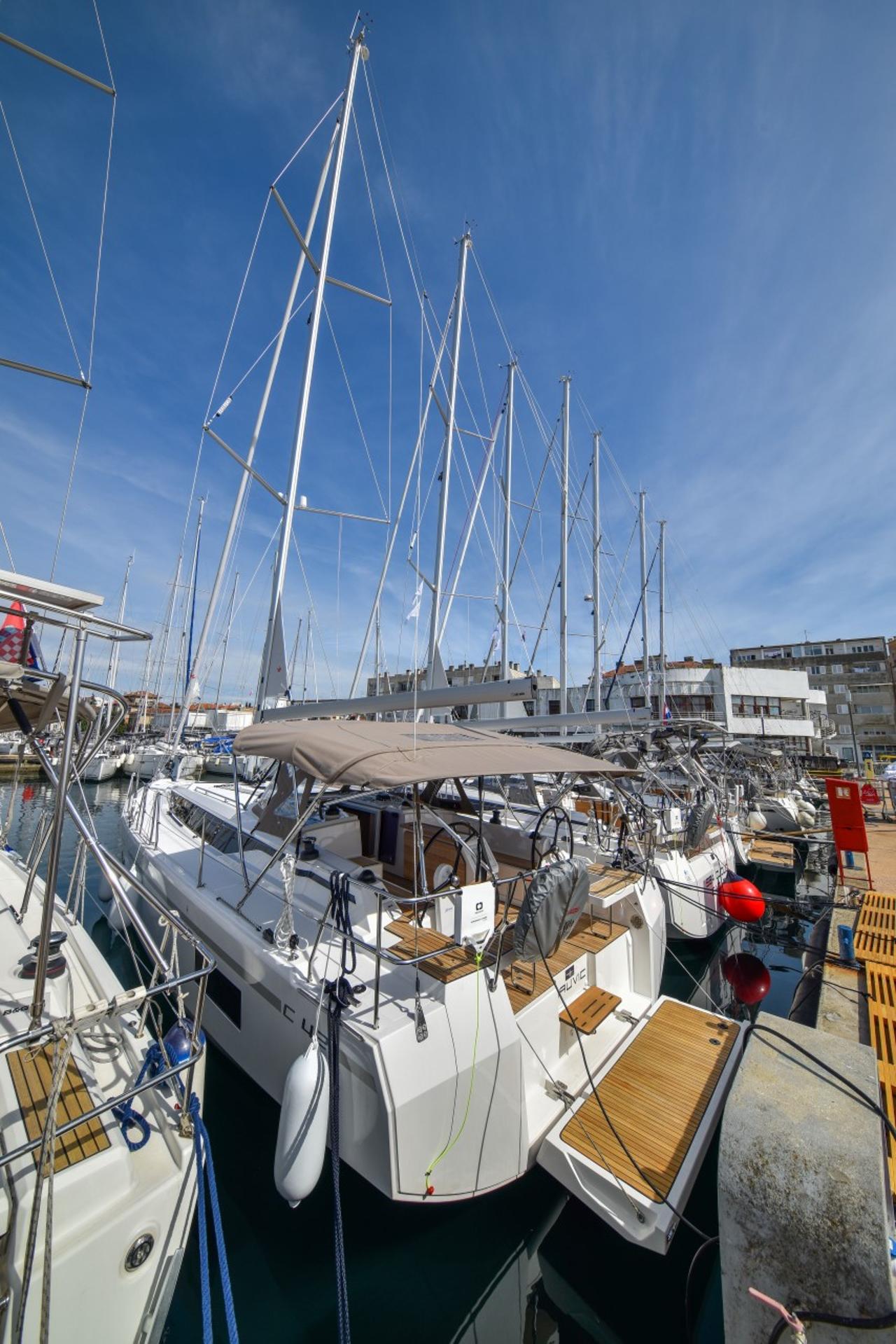 Najam Bavaria C42 "Mauvic" u destinaciji Zadar | Nautilus - Slika 3