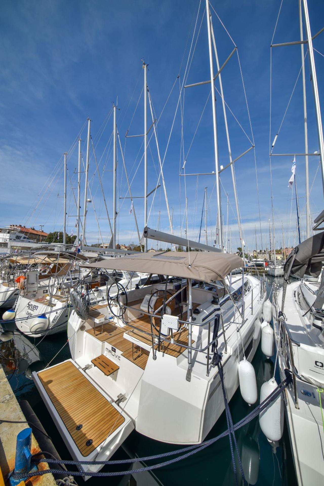 Najam Bavaria C42 "Mauvic" u destinaciji Zadar | Nautilus - Slika 4