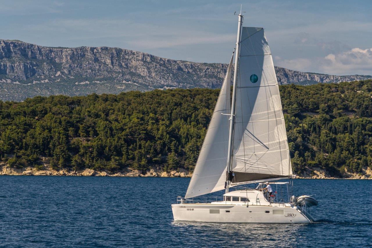 Charter Lagoon 380 - 4 + 2 cab. "Queen Mia" in Biograd na Moru | Nautilus - Slika 3