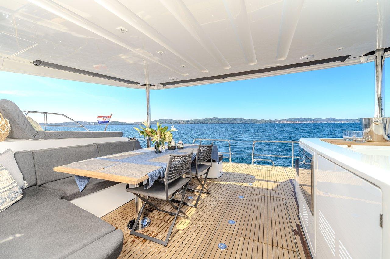 Najam Lagoon 55 - 5 + 2 cab. "Black Caviar" u destinaciji Split | Nautilus - Slika 4
