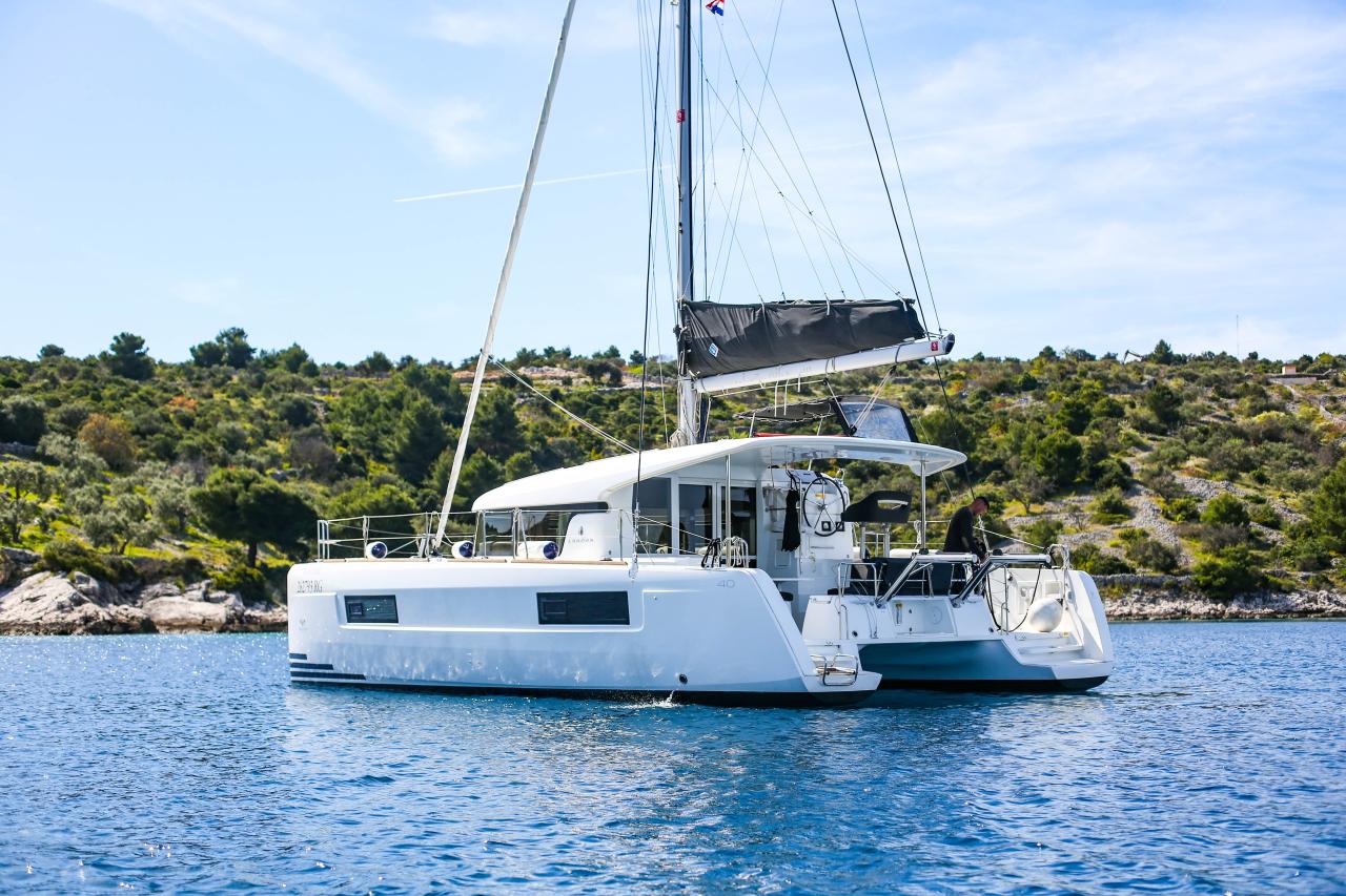 Charter Lagoon 40 - 4 + 2 cab "Bahia Real" in Primošten | Nautilus - Slika 4