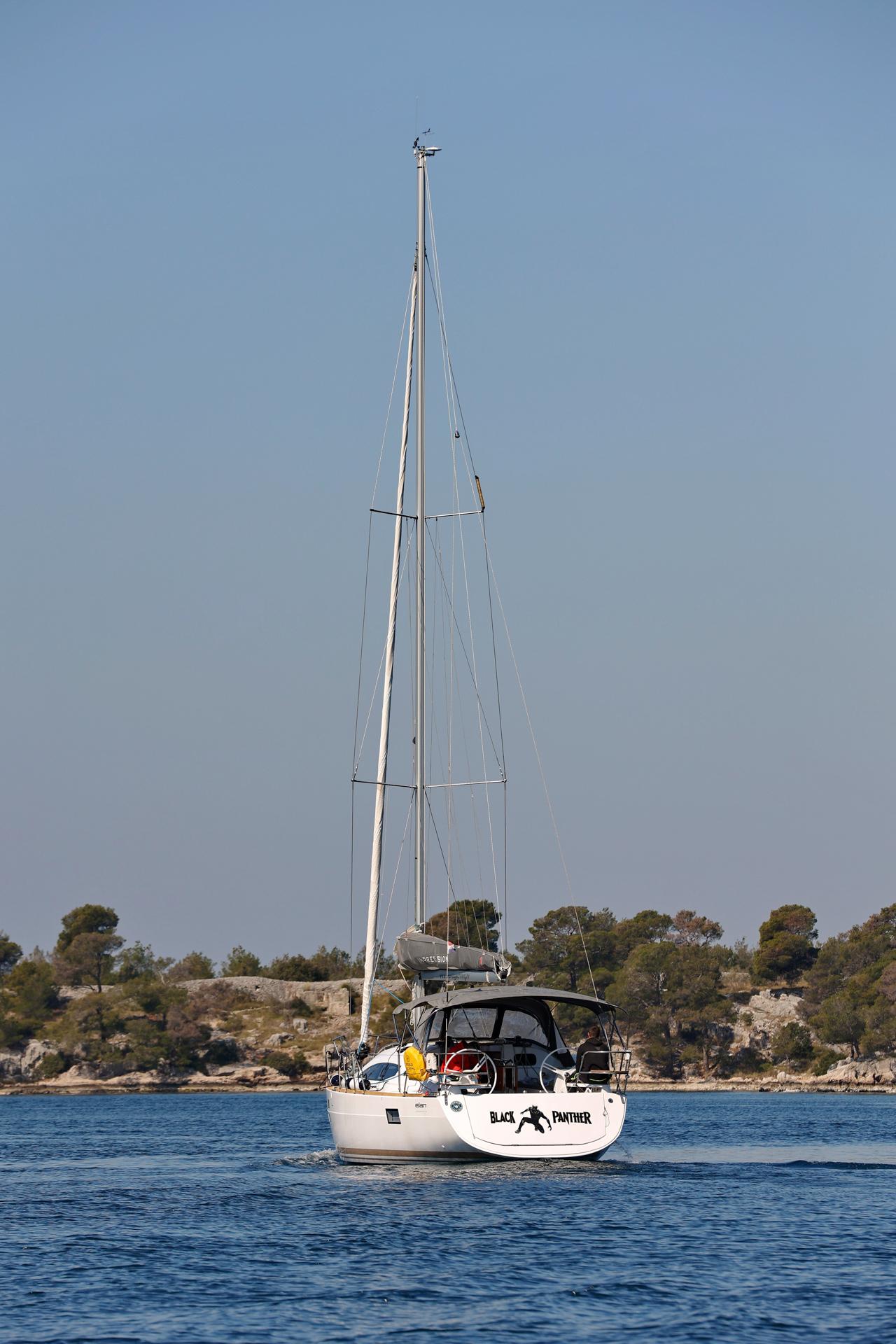 Najam Elan Impression 40 "Black Panther" u destinaciji Šibenik | Nautilus - Slika 3