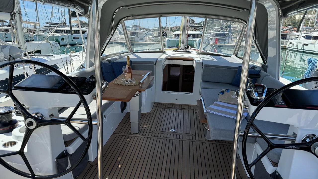 Najam Oceanis 54 - 3 + 1 cab. "Eve One" u destinaciji Seget Donji | Nautilus - Slika 3