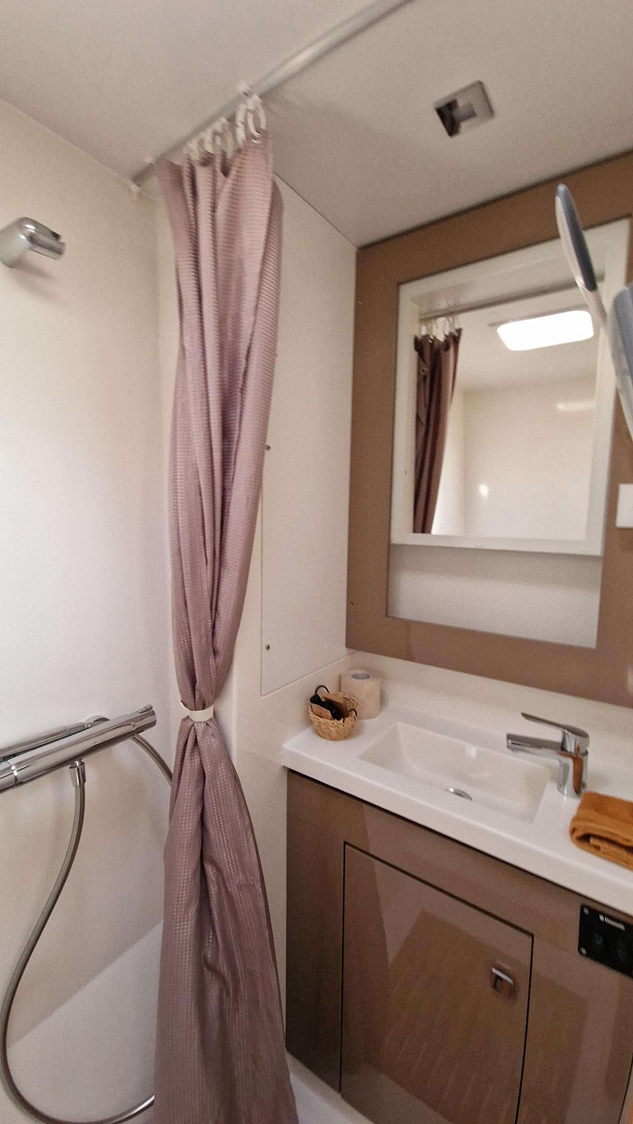 Najam Fountaine Pajot Saona 47 Quintet - 5 + 1 cab. "Felicia" u destinaciji Rogoznica | Nautilus - Slika 3