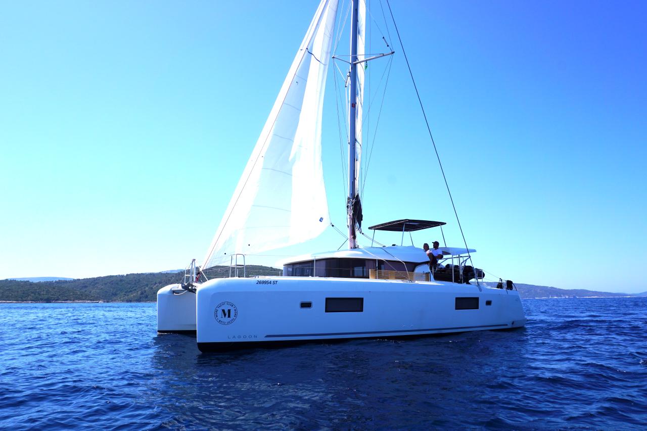 Najam Lagoon 42 - 4 + 2 cab. "Amfitrite" u destinaciji Trogir | Nautilus - Slika 3