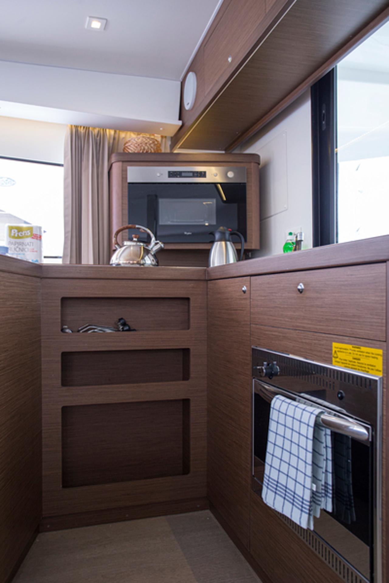 Charter Lagoon 42 - 4 + 2 cab. "Pulp Fiction" in Trogir | Nautilus - Slika 4