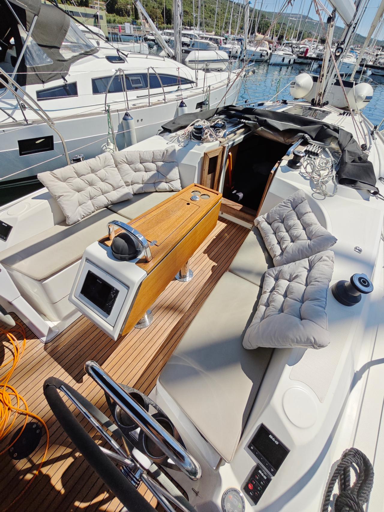 Charter Bavaria Cruiser 34 - 2 cab. "Charlie" in Punat | Nautilus - Slika 3