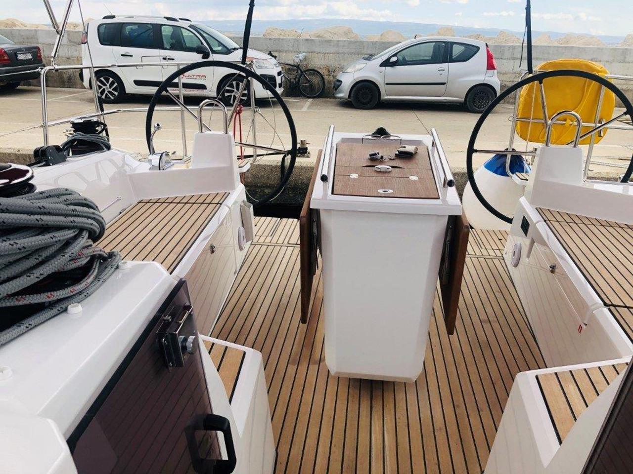 Noleggio Oceanis 40.1 - 3 cab. "Azorian" a Split | Nautilus - Slika 3