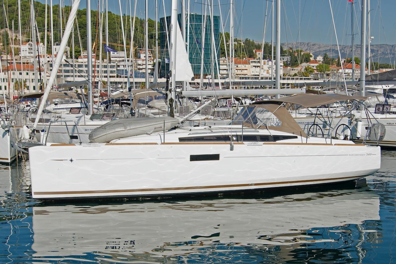 Charter Sun Odyssey 349 - 3 cab. "Cha - Cha" in Split | Nautilus