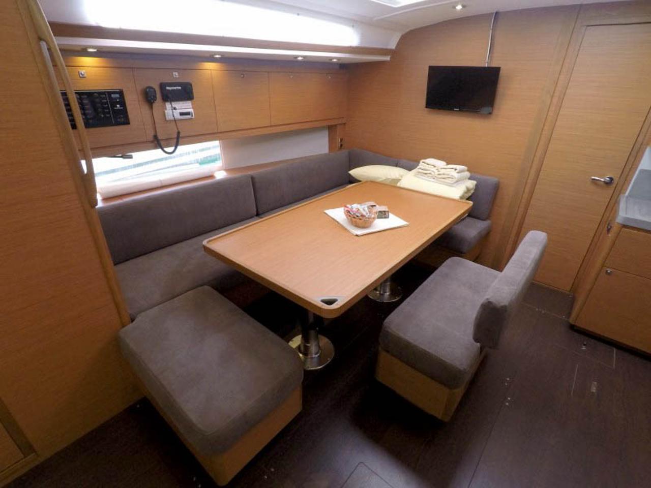 Najam Dufour 470 - 4 cab. "Avanti" u destinaciji Šibenik | Nautilus - Slika 4