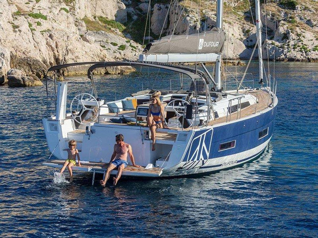 Najam Dufour 530 - 4 + 1 cab. "Vita" u destinaciji Šibenik | Nautilus - Slika 3