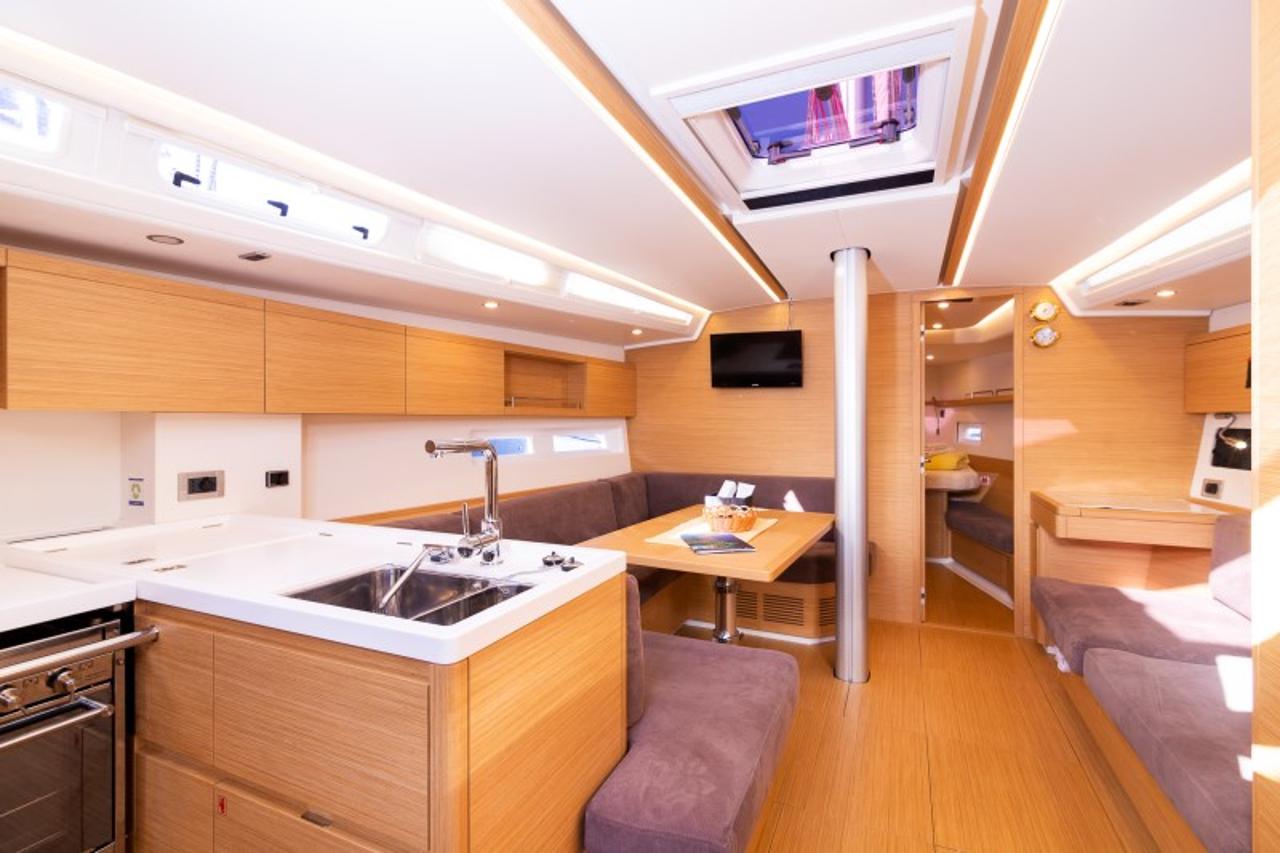 Najam Grand Soleil 44 Performance "Sportski Vuk 44" u destinaciji Šibenik | Nautilus - Slika 4