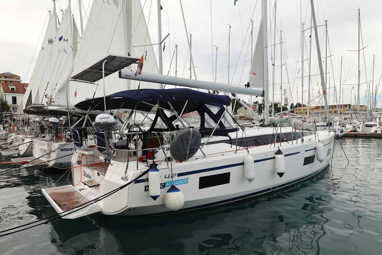 Najam Bavaria C42 "Valentin" u destinaciji Trogir | Nautilus - Slika 3