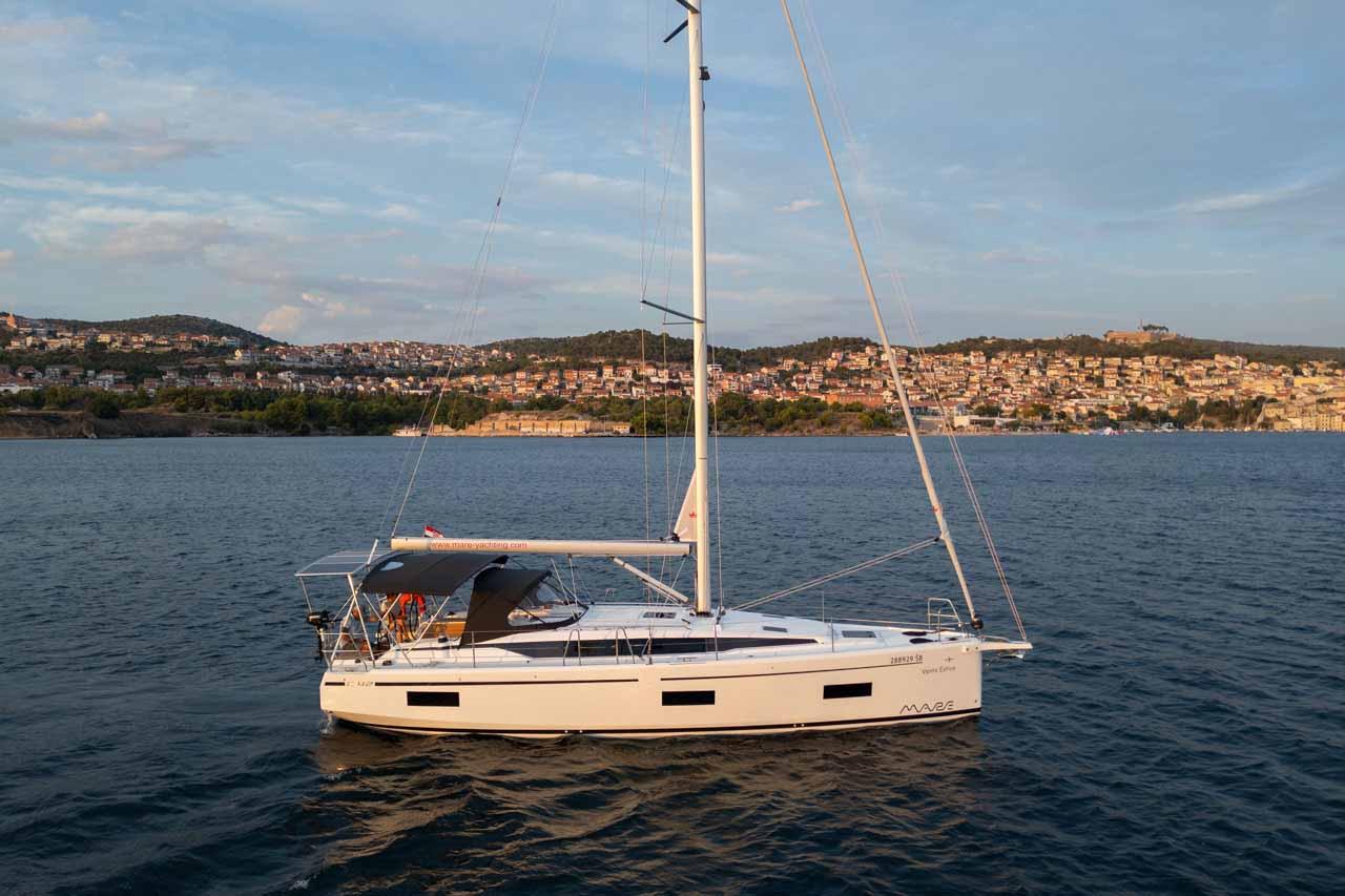 Najam Bavaria C42 "Vento Estivo" u destinaciji Šibenik | Nautilus - Slika 3