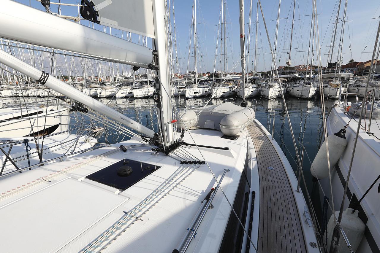 Najam Bavaria C42 Style "Silver Seagull" u destinaciji Biograd na Moru | Nautilus - Slika 3