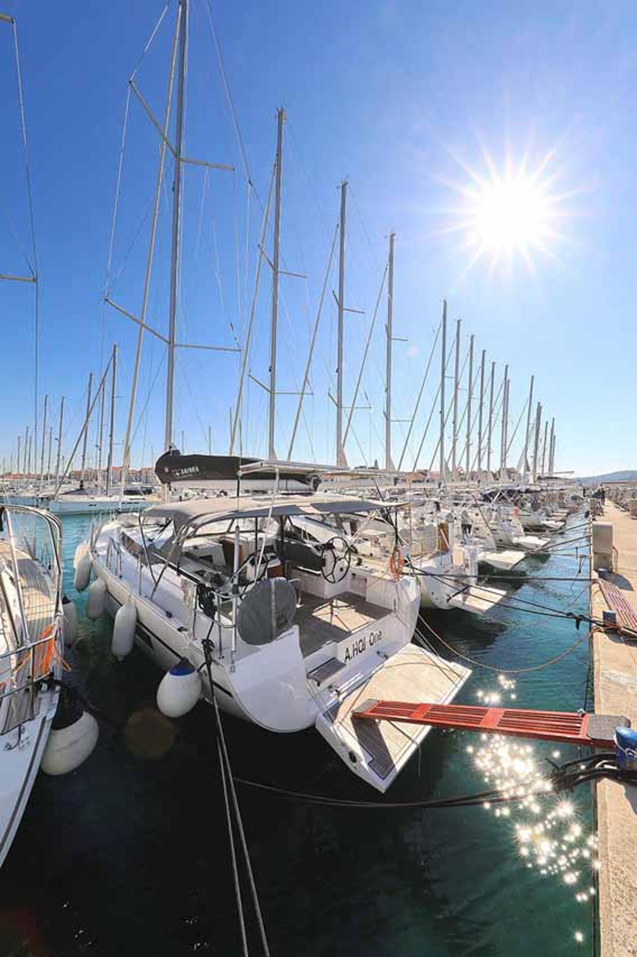 Najam Bavaria C45 Holiday "A.HO.I. one" u destinaciji Biograd na Moru | Nautilus - Slika 3