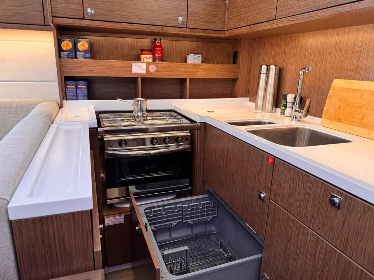 Noleggio Bavaria C57 Style - 4 + 1 cab. "F-ONE" a Trogir | Nautilus - Slika 4