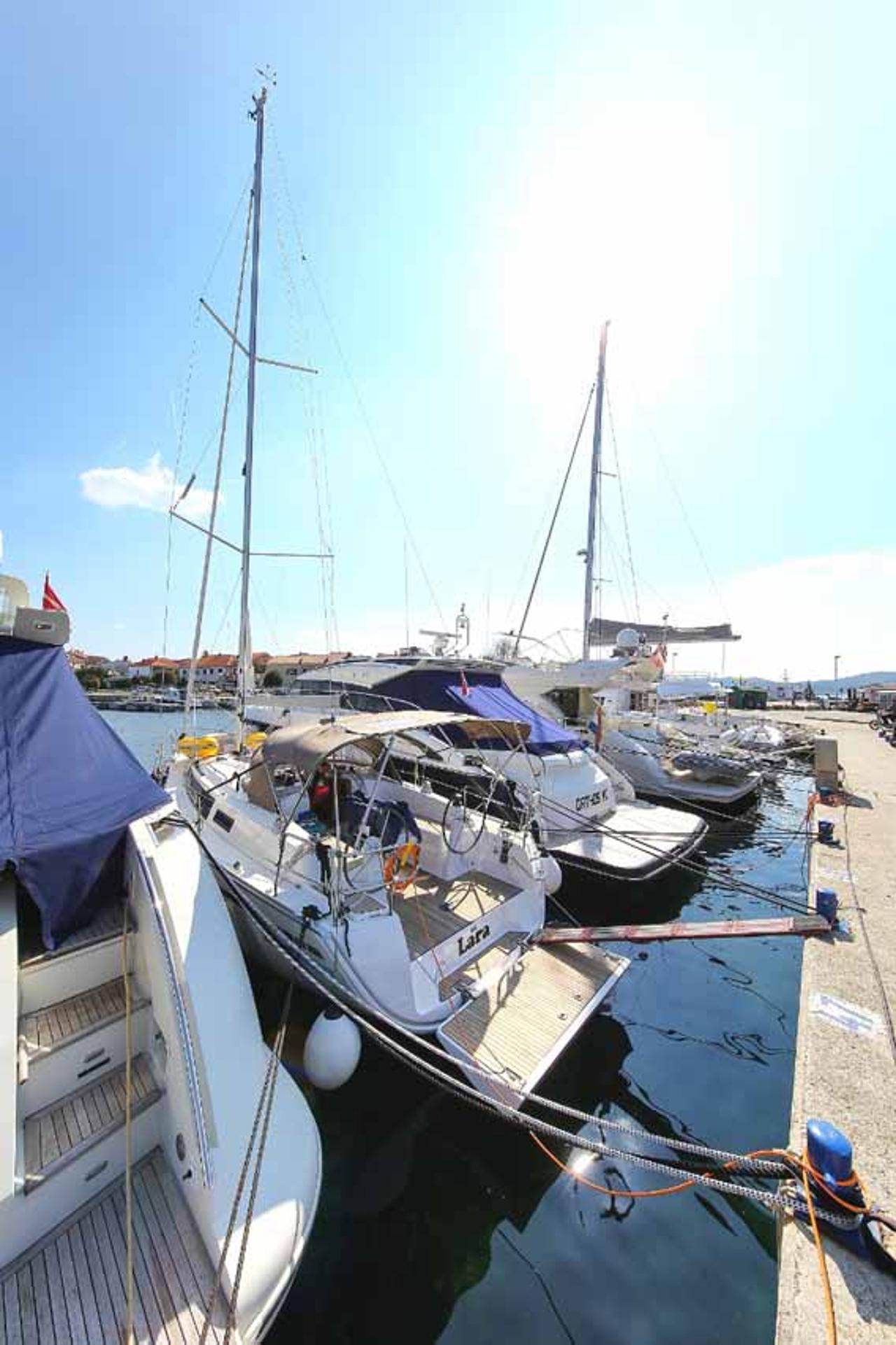 Najam Bavaria Cruiser 34 - 2 cab. "Lara" u destinaciji Biograd na Moru | Nautilus - Slika 3