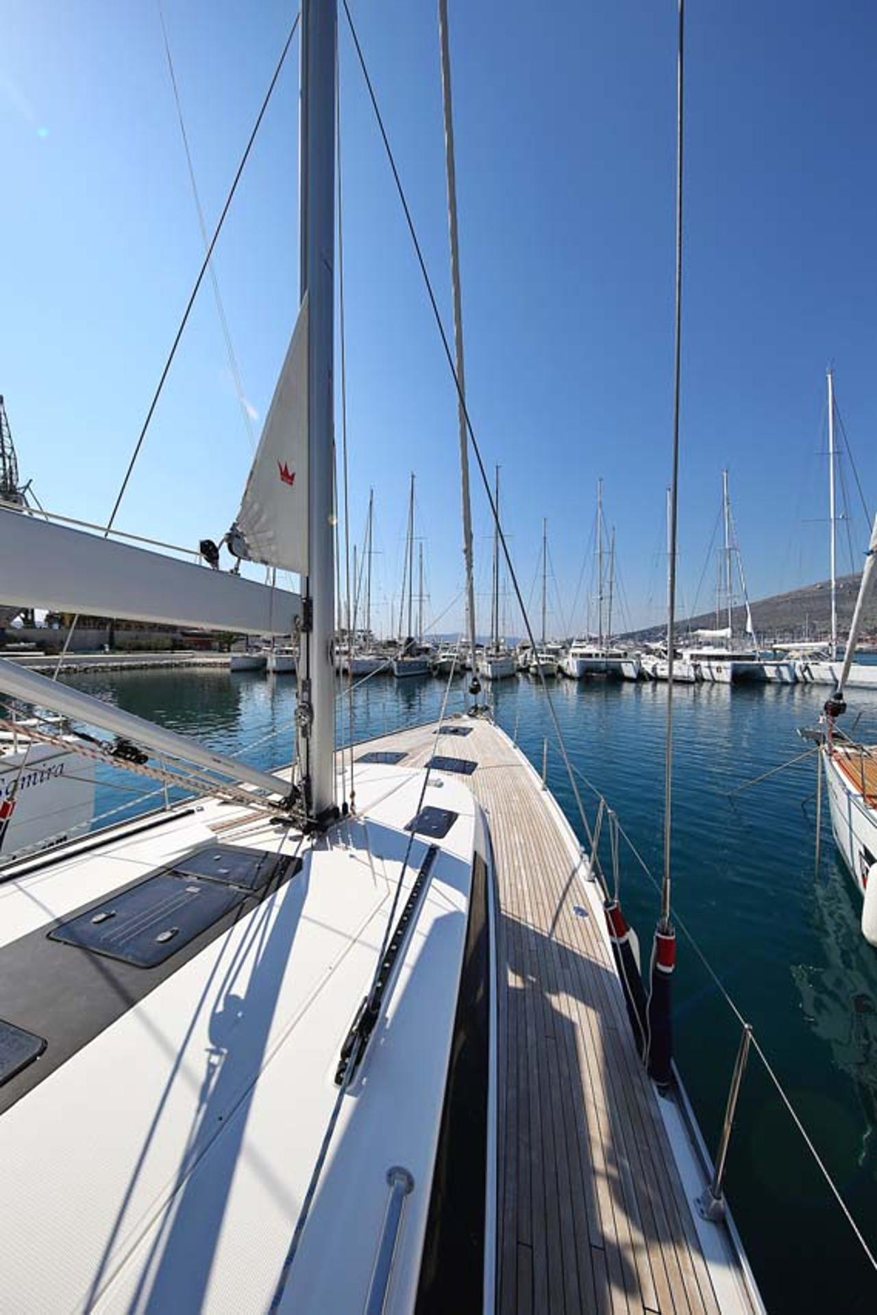 Najam Bavaria Cruiser 56 - 5 + 1 cab. "Mandy" u destinaciji Murter | Nautilus - Slika 3