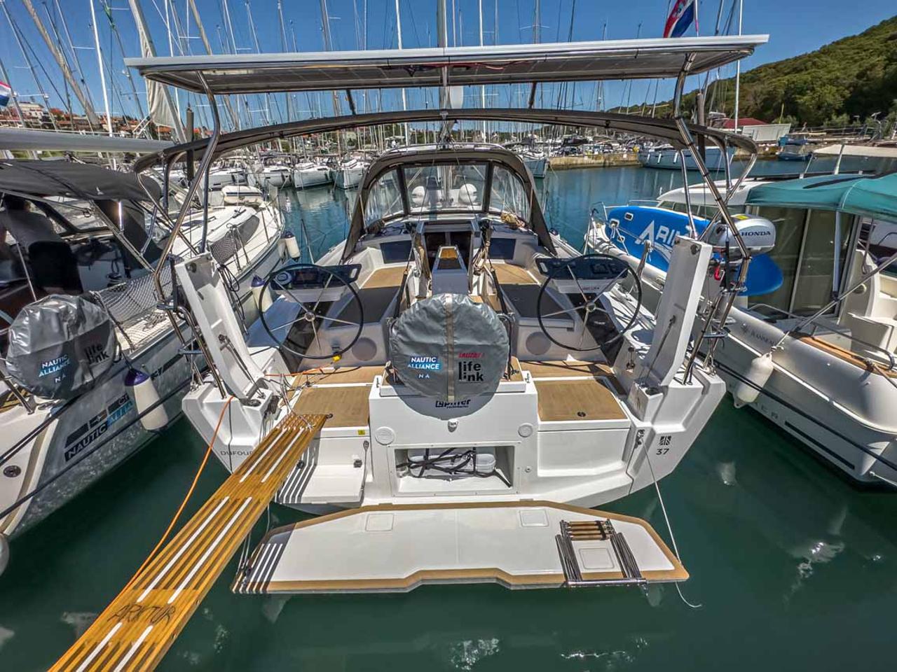 Najam Dufour 37 - 3 cab. "Arktur" u destinaciji Pula | Nautilus - Slika 3