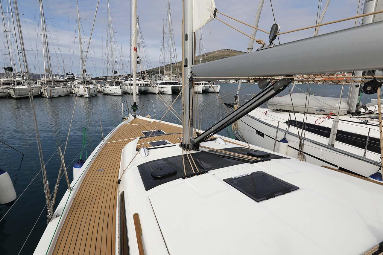 Noleggio Dufour 430 "Lucia 1" a Trogir | Nautilus - Slika 4