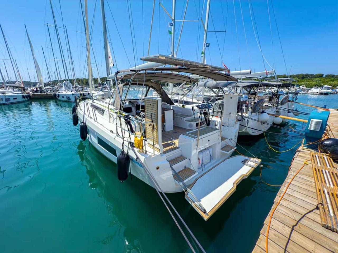 Najam Dufour 44 - 4 cab "Alkor" u destinaciji Pula | Nautilus - Slika 3