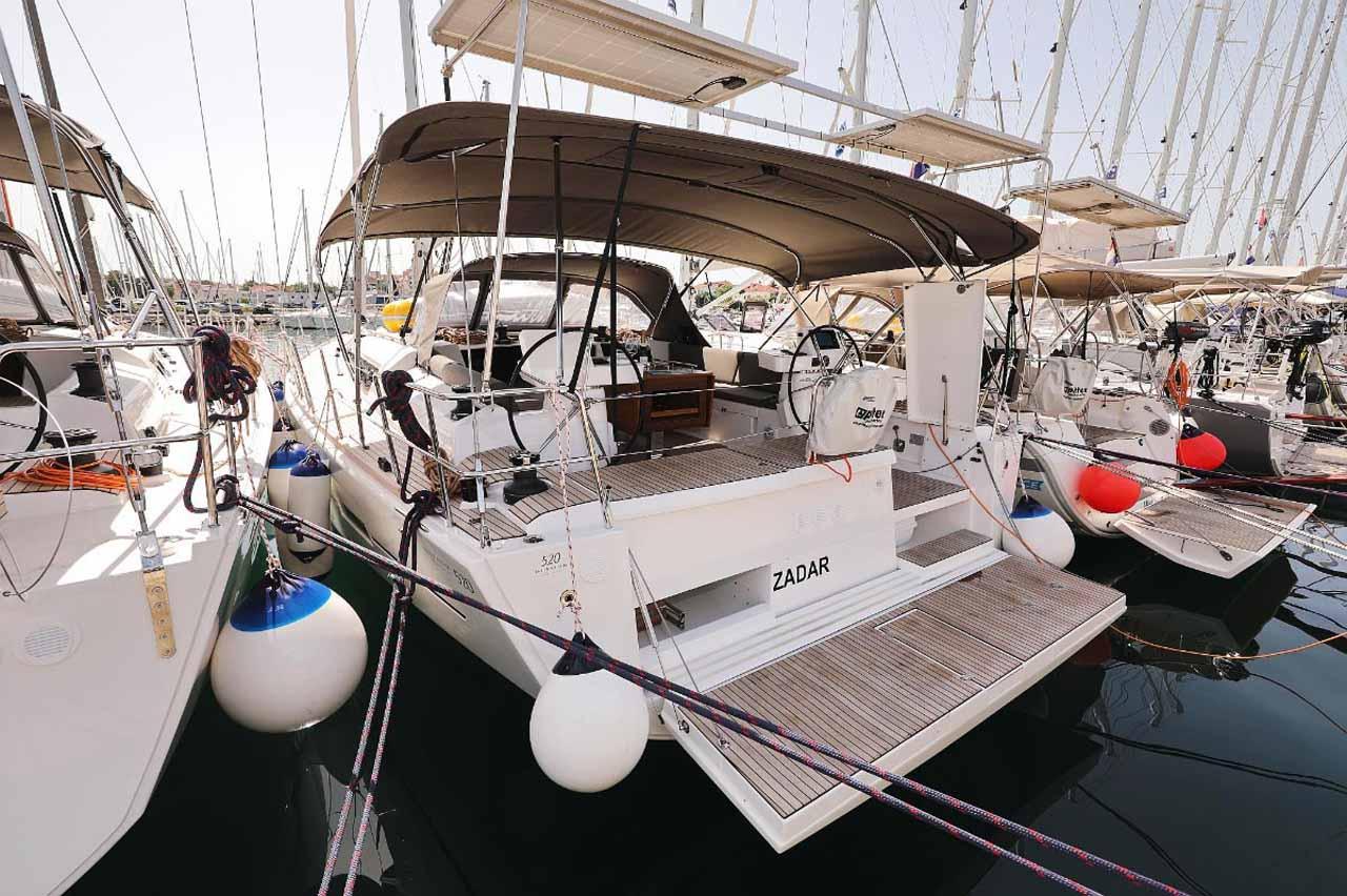 Najam Dufour 520 GL "Luna 77" u destinaciji Biograd na Moru | Nautilus - Slika 3