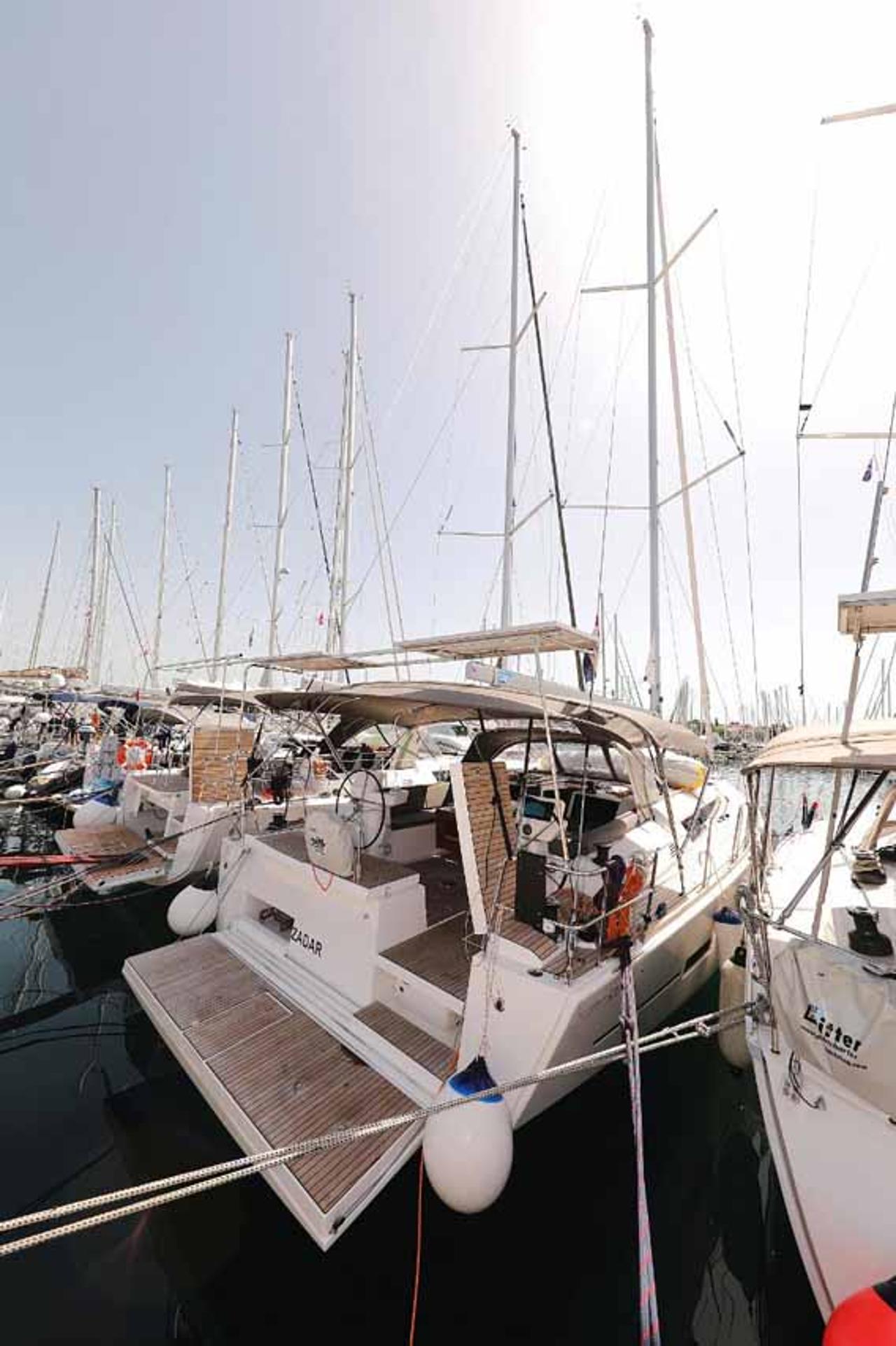 Najam Dufour 520 GL "Luna 77" u destinaciji Biograd na Moru | Nautilus - Slika 4