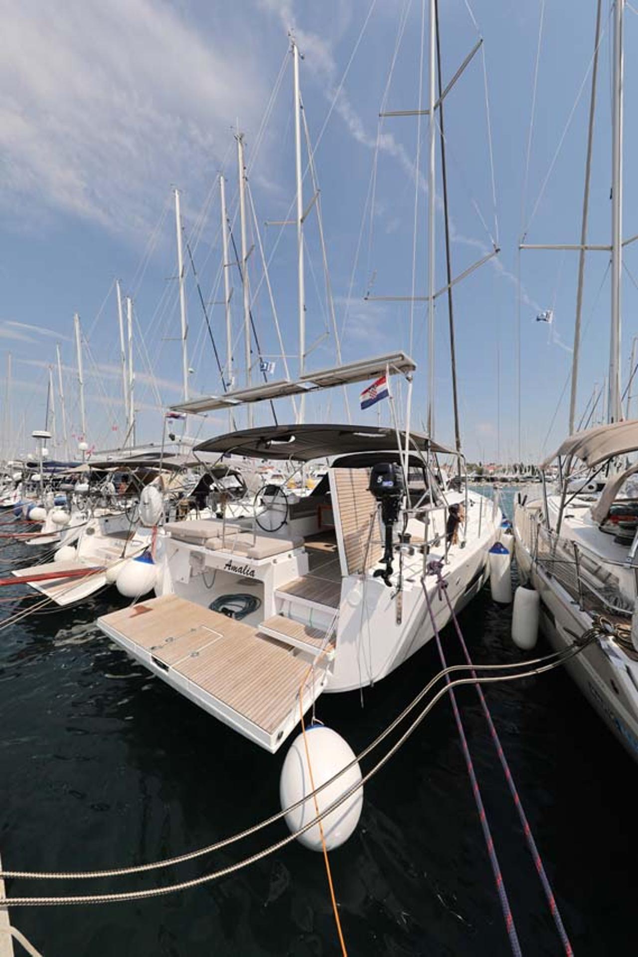 Noleggio Dufour 56 Exclusive - 5 + 1 cab. "Amalia" a Trogir | Nautilus - Slika 3