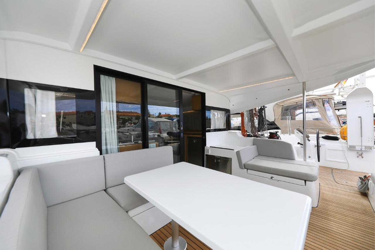 Charter Excess 14 - 4 + 2 cab. "Windhunter" in Pirovac | Nautilus - Slika 3