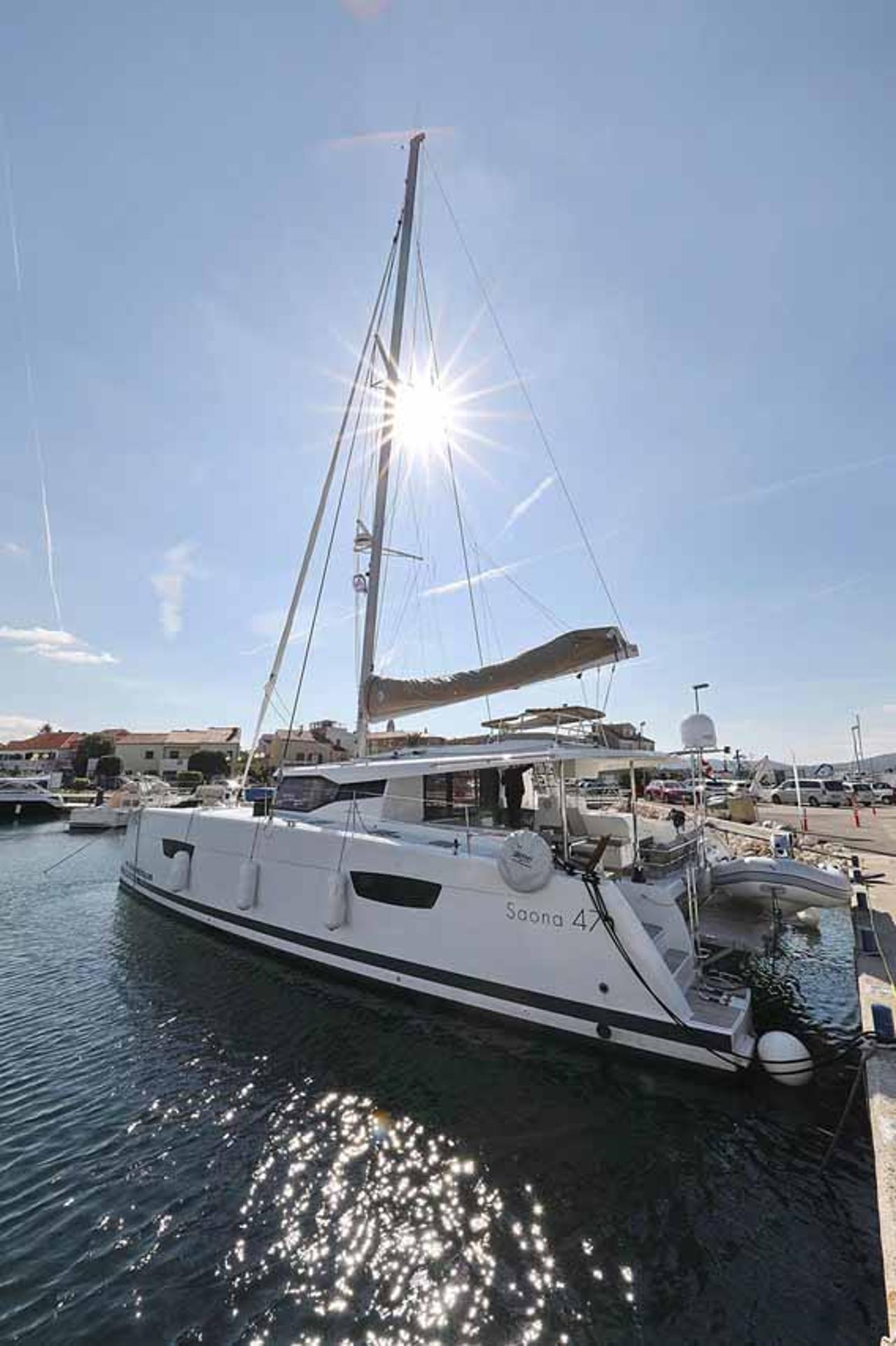 Najam Fountaine Pajot Saona 47 Quintet - 5 + 1 cab. "Fee" u destinaciji Biograd na Moru | Nautilus - Slika 3
