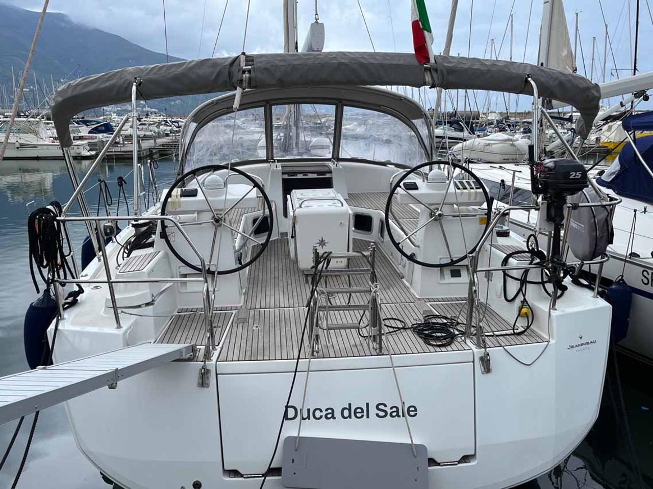 Charter Jeanneau 54 - 5 + 1 cab.	 "Duca del Sale" in Castellammare di Stabia | Nautilus