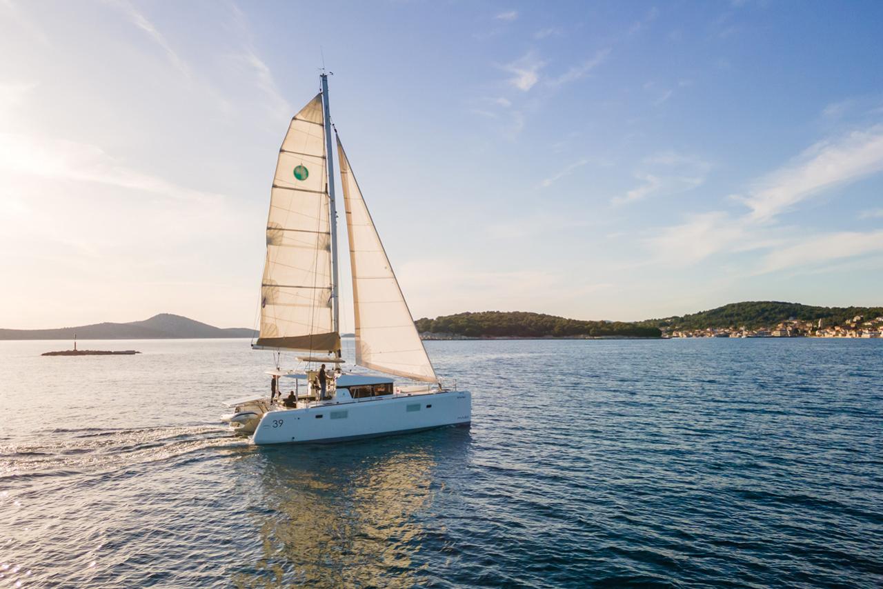 Charter Lagoon 39 - 4 + 2 cab. "White Pearl" in Šibenik | Nautilus - Slika 3