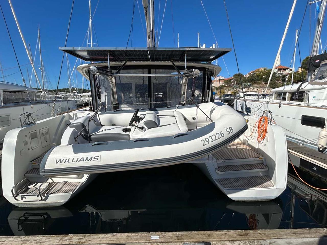 Najam Lagoon 40 - 3 + 2 cab "Millennium Falcon" u destinaciji Šibenik | Nautilus - Slika 4