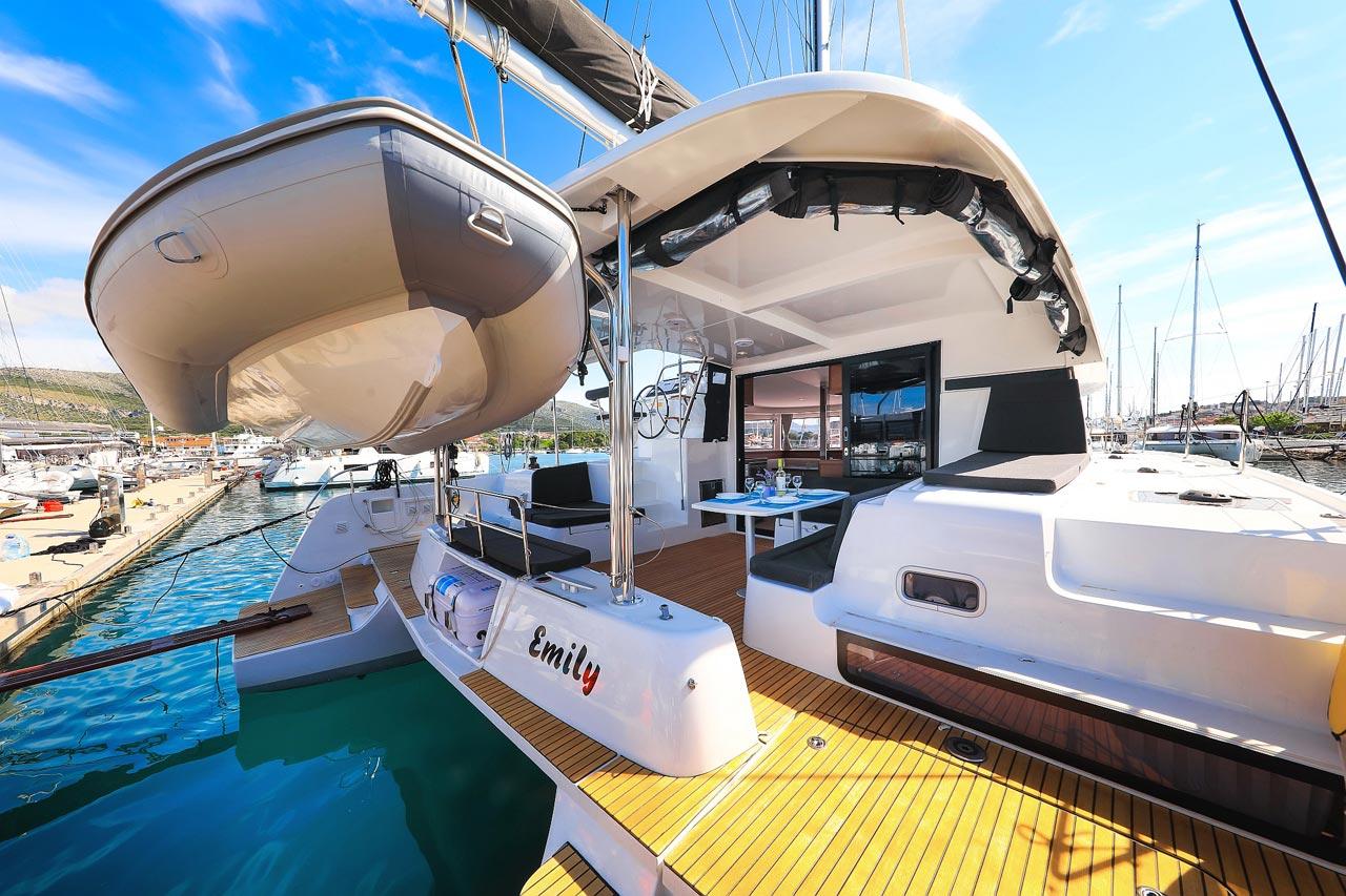 Charter Lagoon 42 - 4 + 2 cab. "Emily" in Trogir | Nautilus - Slika 3