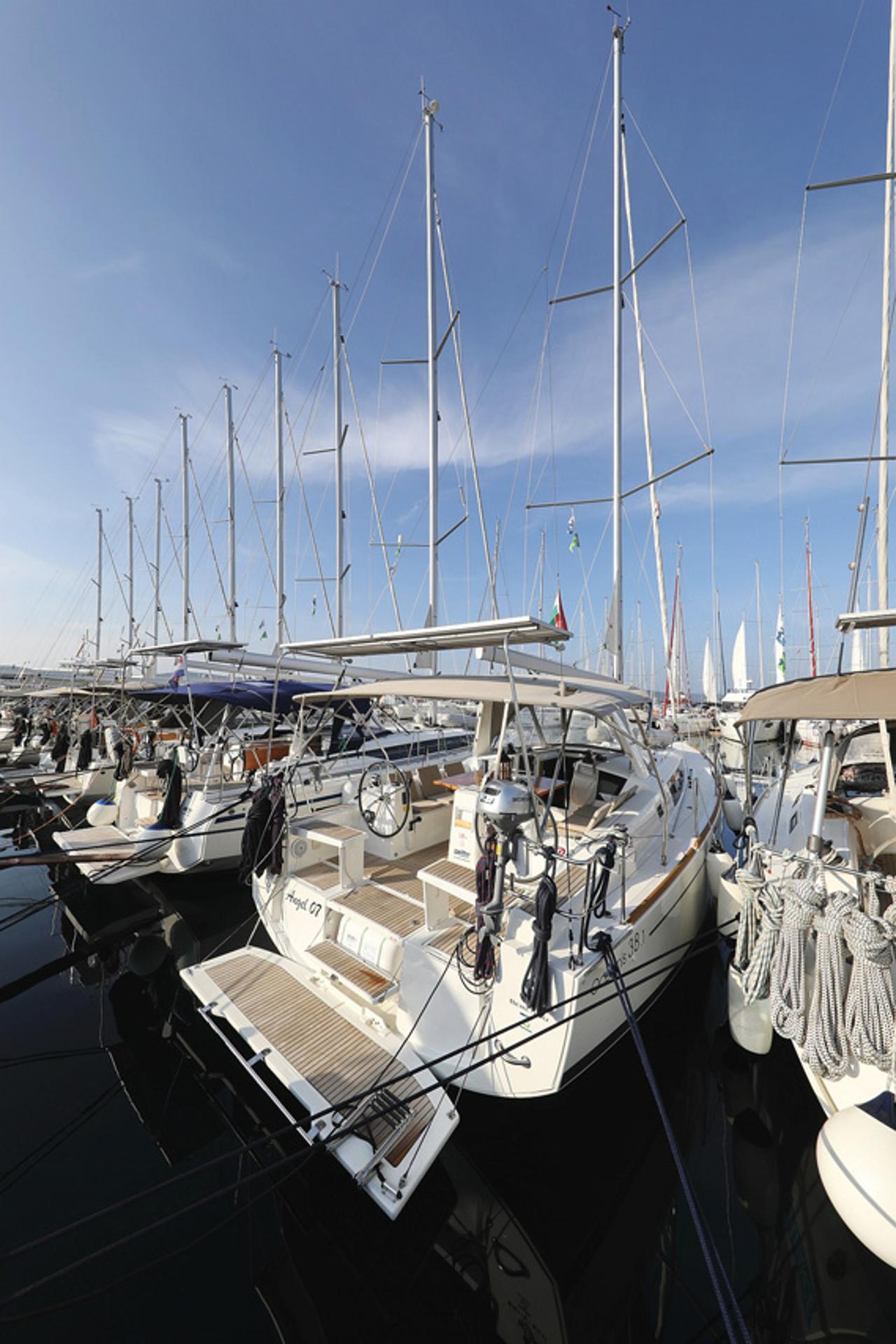 Najam Oceanis 38.1 "Angel07" u destinaciji Biograd na Moru | Nautilus - Slika 3