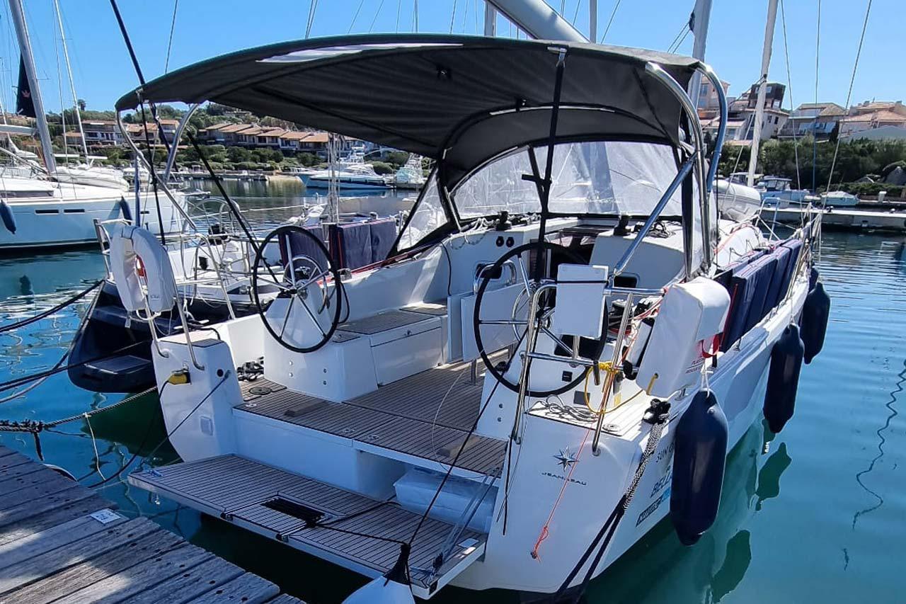 Charter Sun Odyssey 380 - 3 cab. "Bella Mia" in Figari/Golfo Aranci | Nautilus