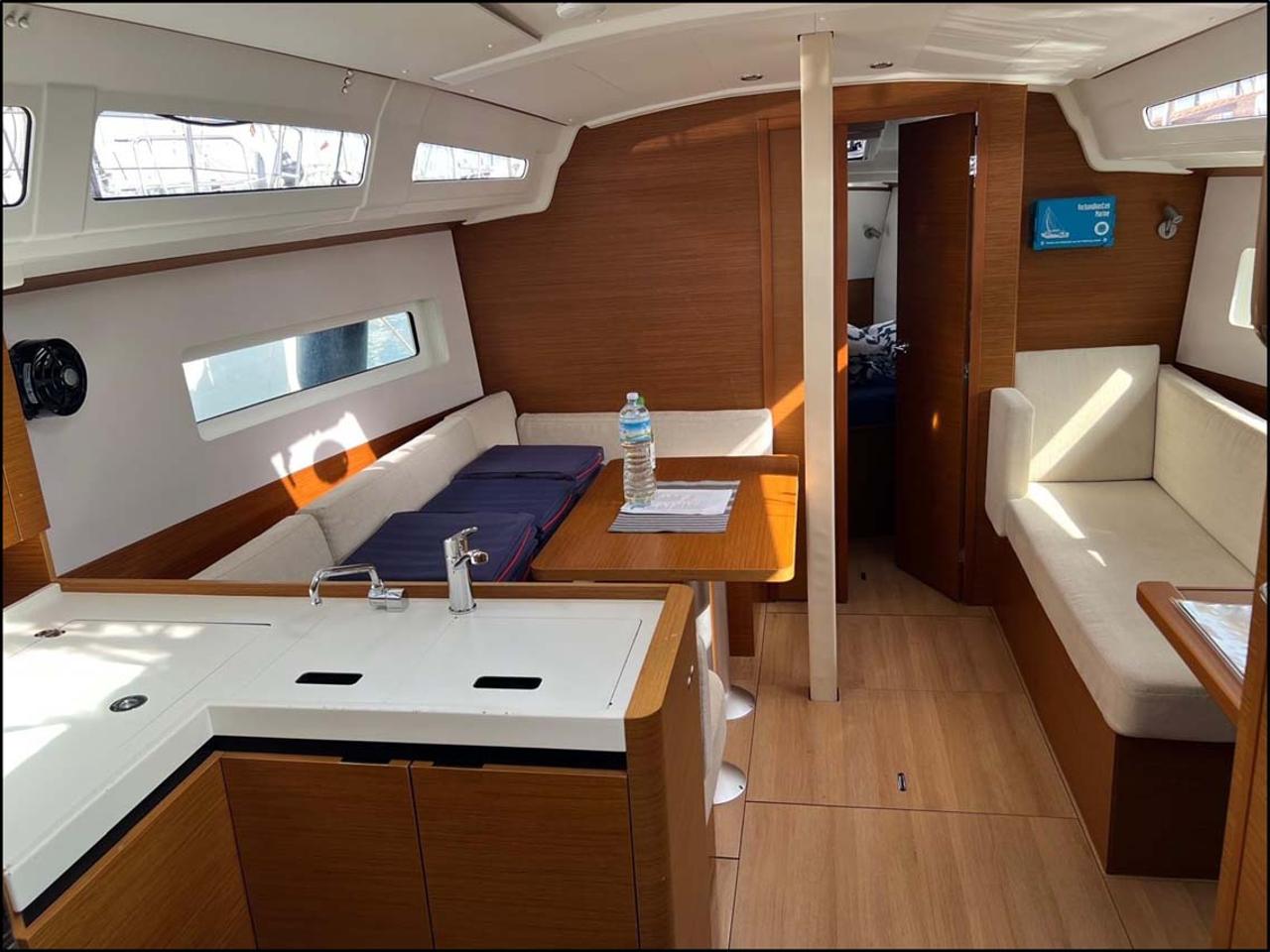 Najam Sun Odyssey 380 - 3 cab. "Golden eye" u destinaciji Palma de Mallorca | Nautilus - Slika 3
