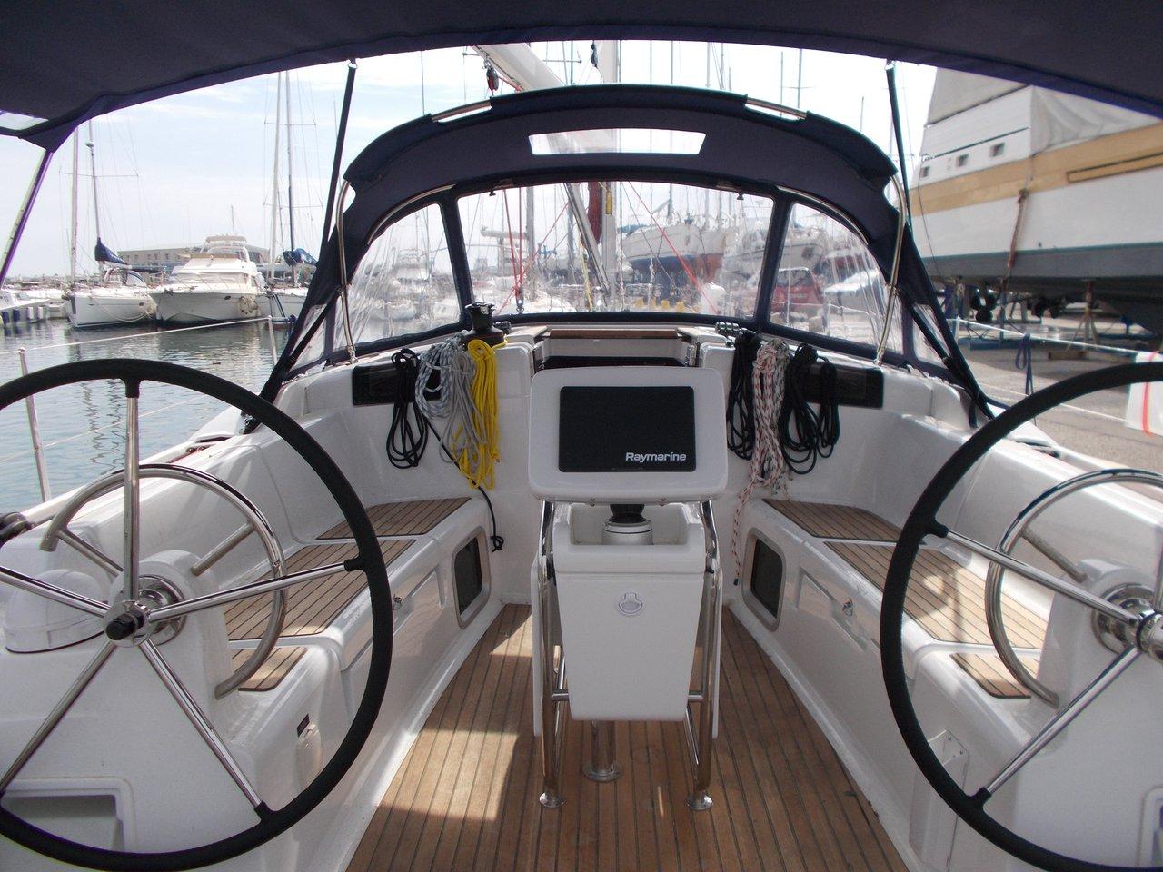 Najam Sun Odyssey 419 - 3 cab. "Dark Eyes" u destinaciji Figari/Golfo Aranci | Nautilus - Slika 4