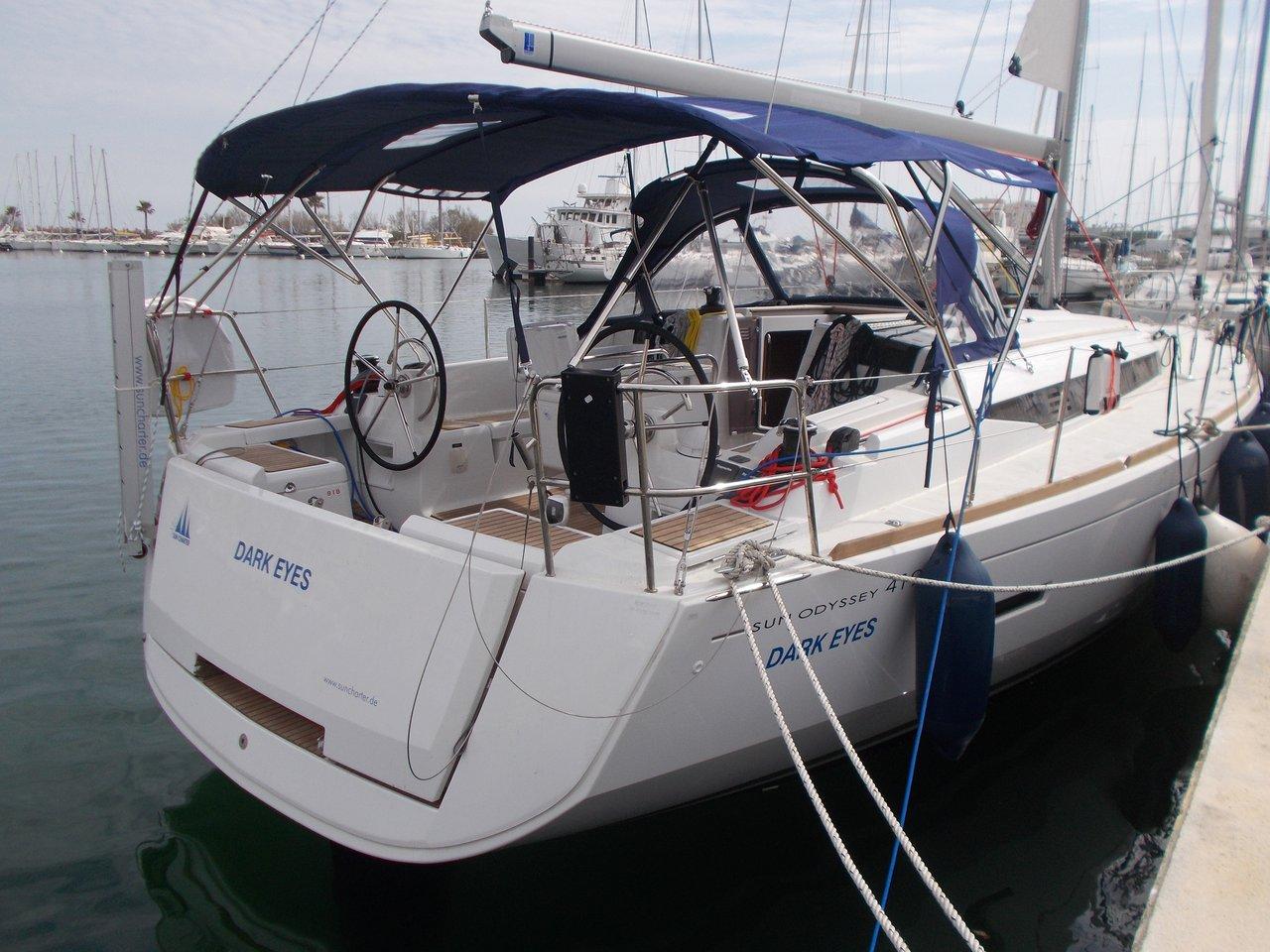 Najam Sun Odyssey 419 - 3 cab. "Dark Eyes" u destinaciji Figari/Golfo Aranci | Nautilus